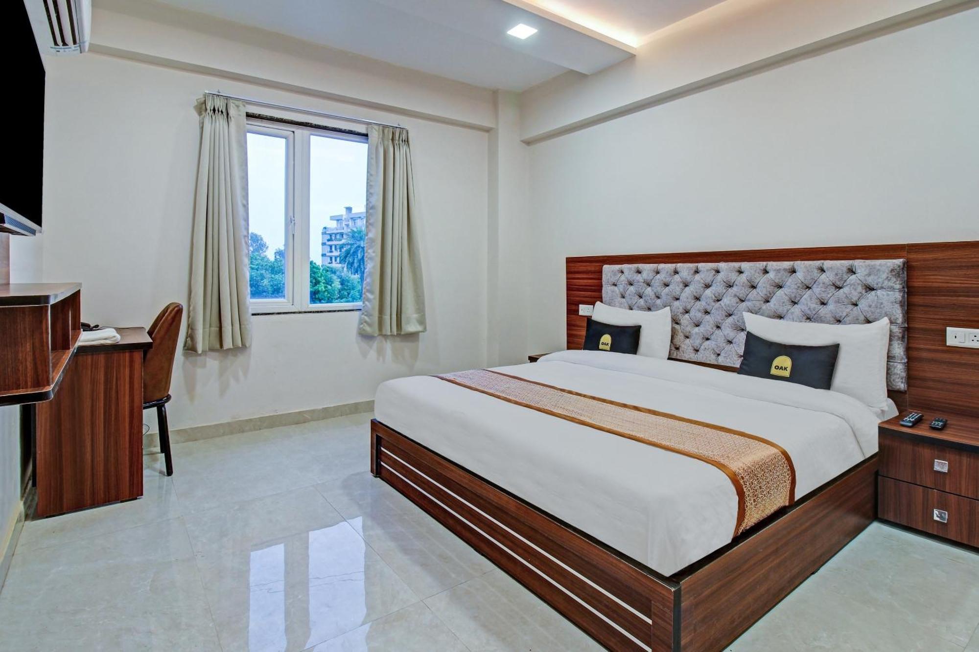 Townhouse Oak Vs Shivanya Lucknow Exterior photo