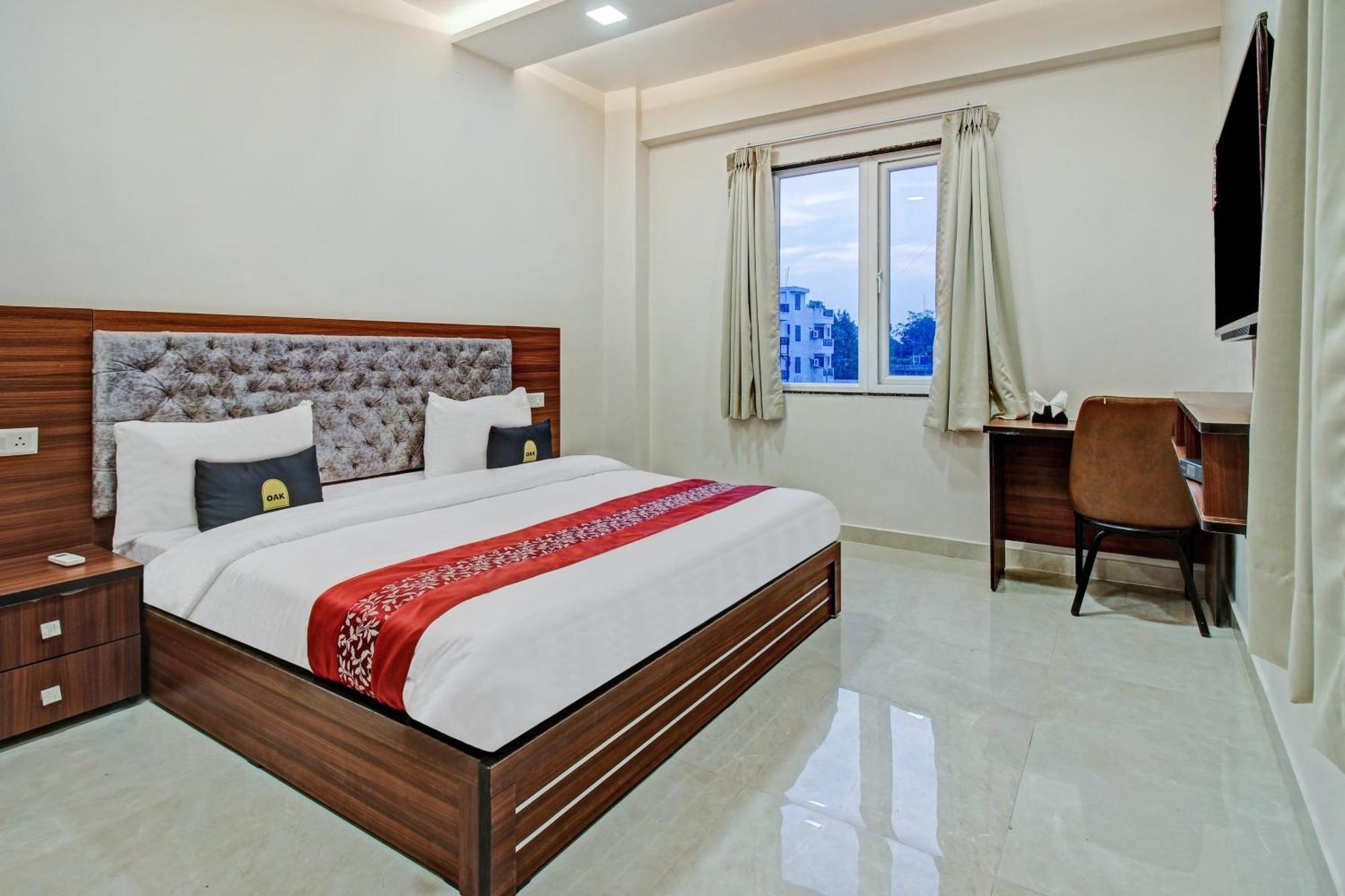 Townhouse Oak Vs Shivanya Lucknow Exterior photo